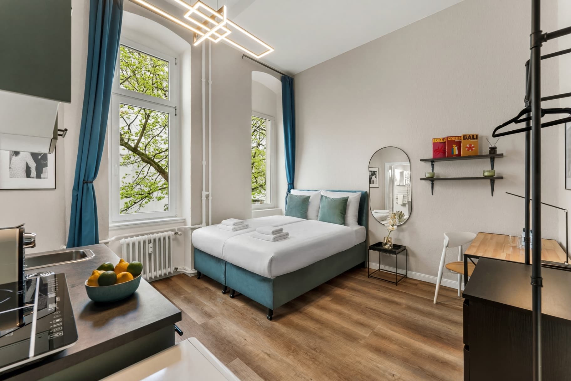 Studio with Kitchenette and King Size Bed - view 1