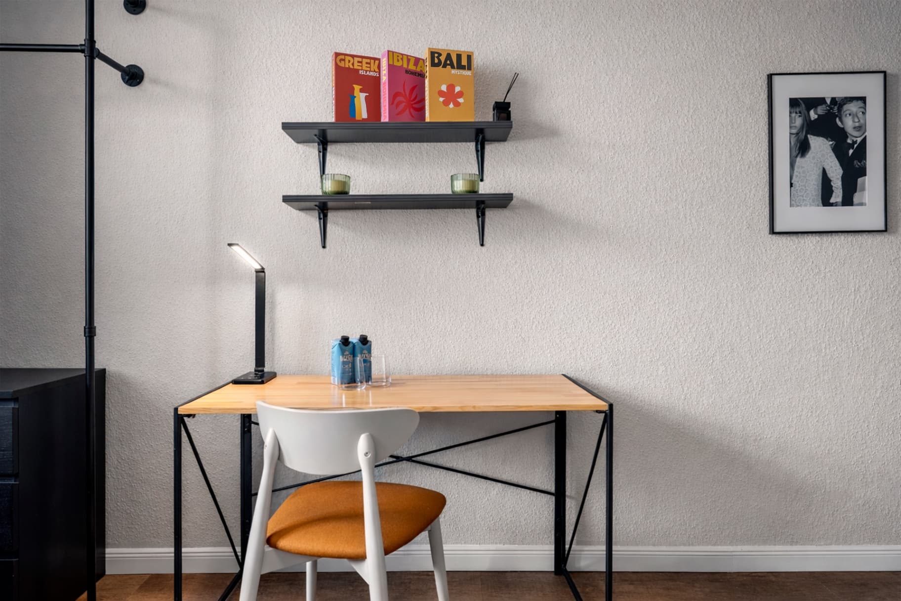 Studio with Kitchenette and King Size Bed - view 3