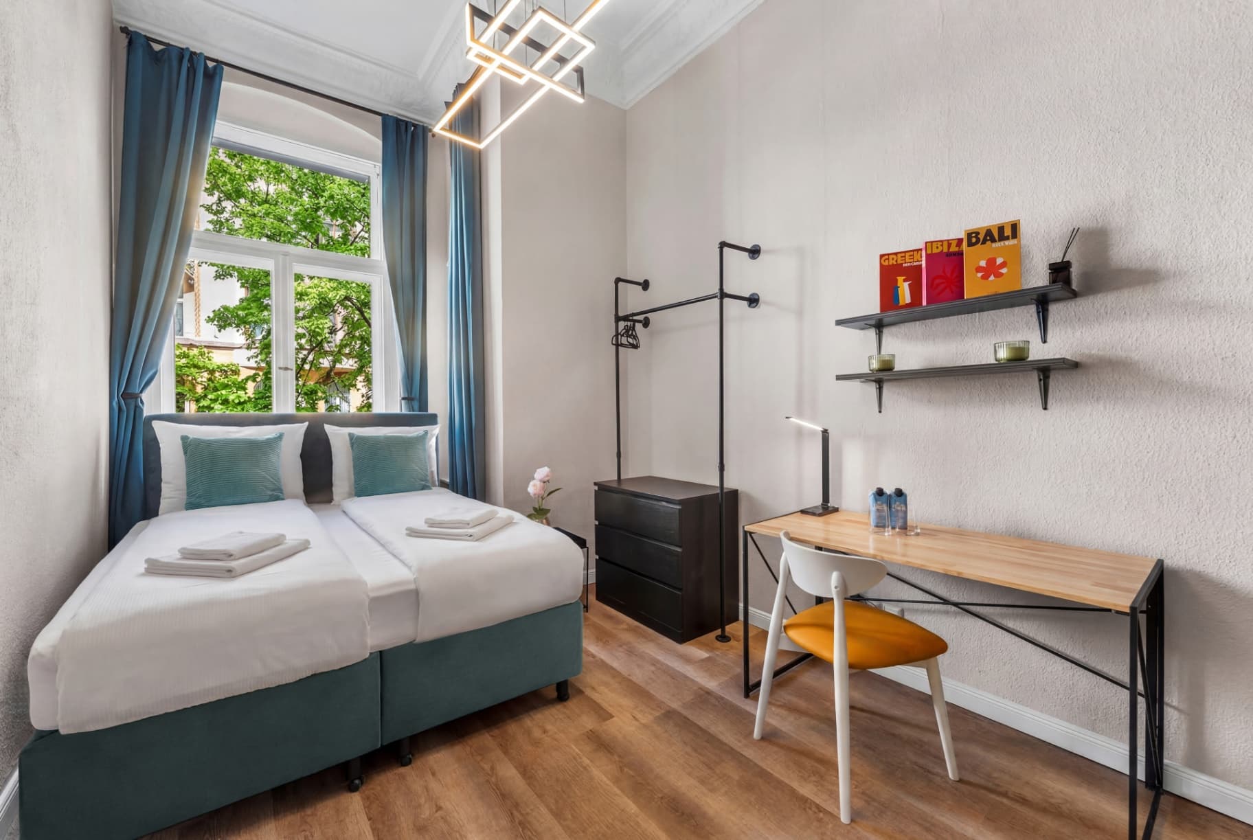 Studio with Kitchenette and King Size Bed - view 4